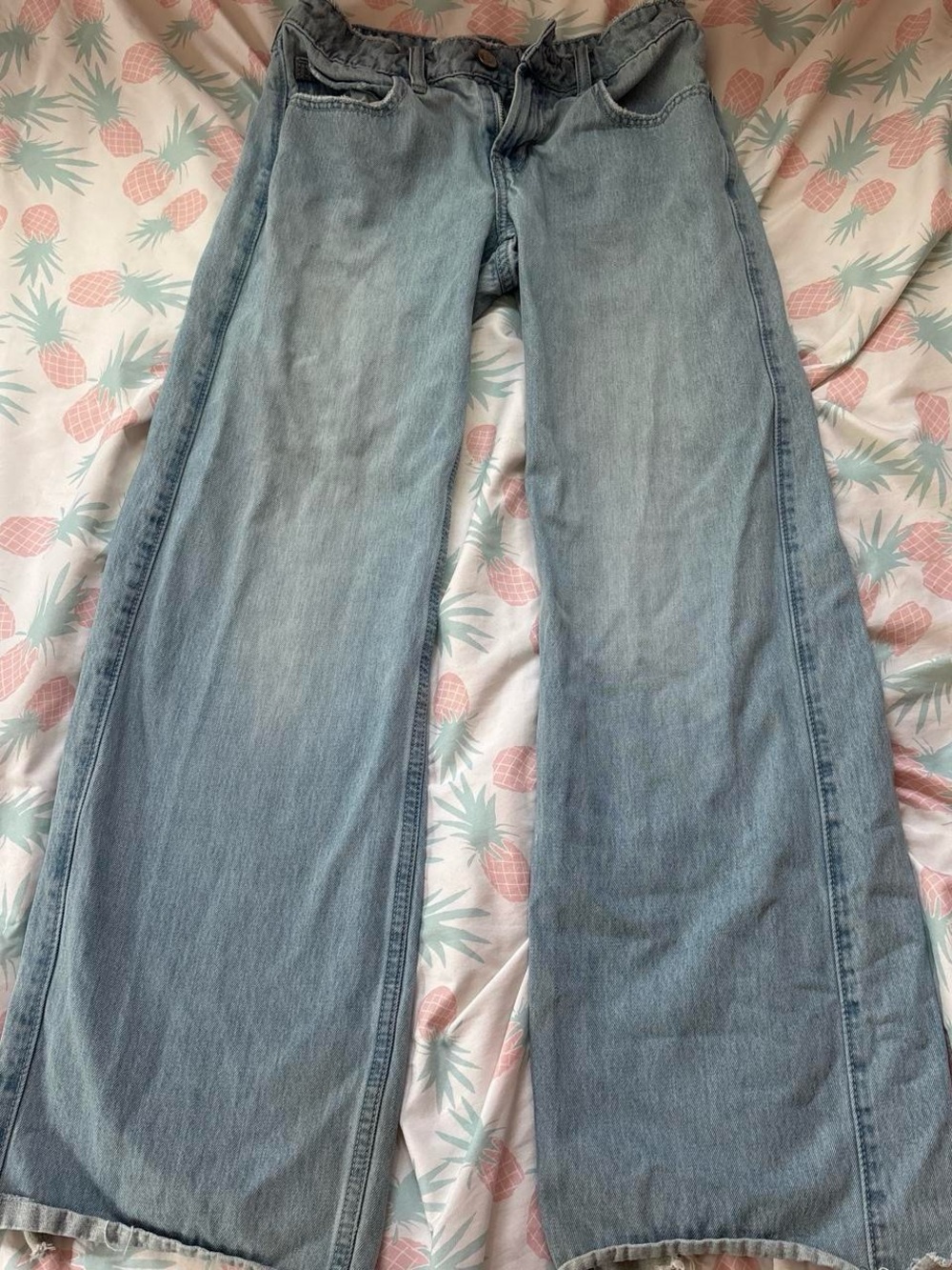 Light Blue Low rise Wide-Leg Hollister Women's Jeans w tiny cut on back left leg